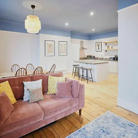 Host And - Balmoral Terrace Apartment Saltburn-by-the-Sea