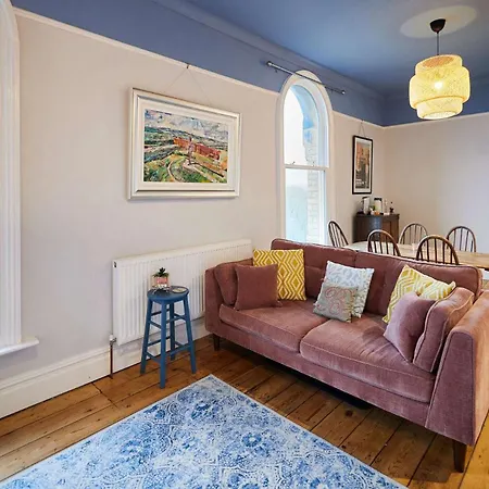 Host And - Balmoral Terrace Apartment Saltburn-by-the-Sea
