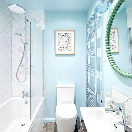 Host And - Balmoral Terrace Apartment Saltburn-by-the-Sea