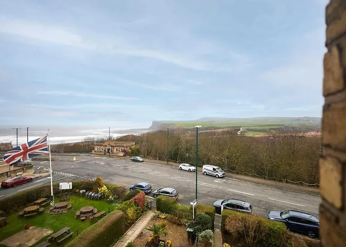 Host And - Balmoral Terrace Apartment Saltburn-by-the-Sea