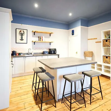 Host And - Balmoral Terrace