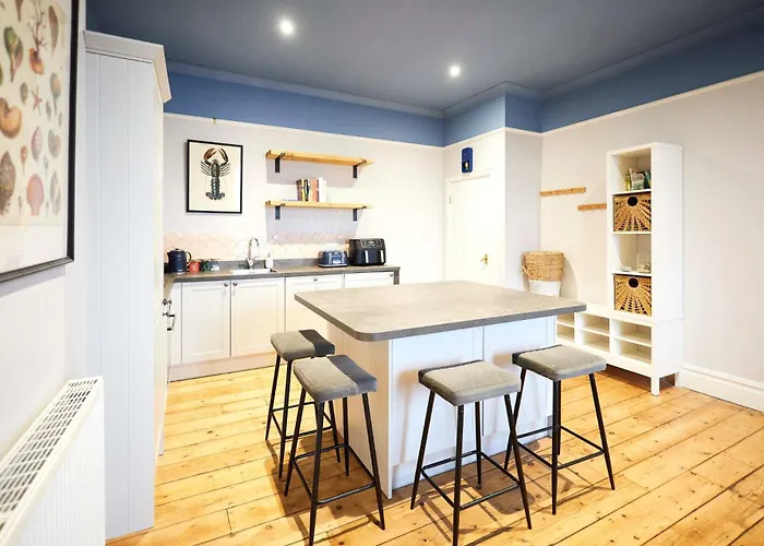 Host And - Balmoral Terrace